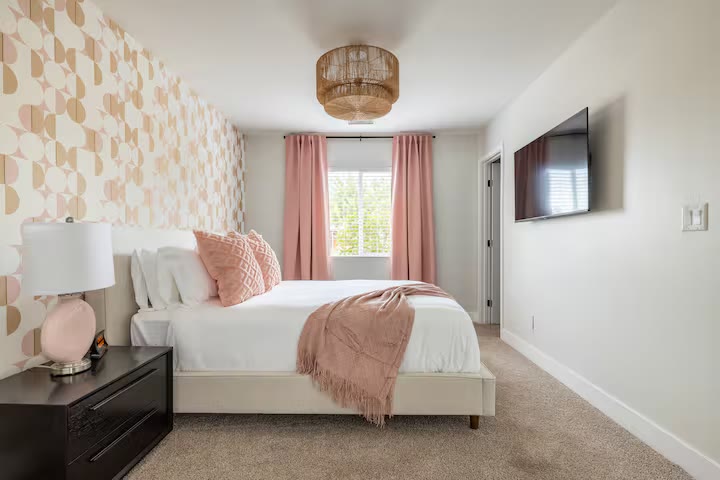 Stylish & Perfect for Families twin bedroom at a direct-booking vacation rental in Phoenix, Arizona