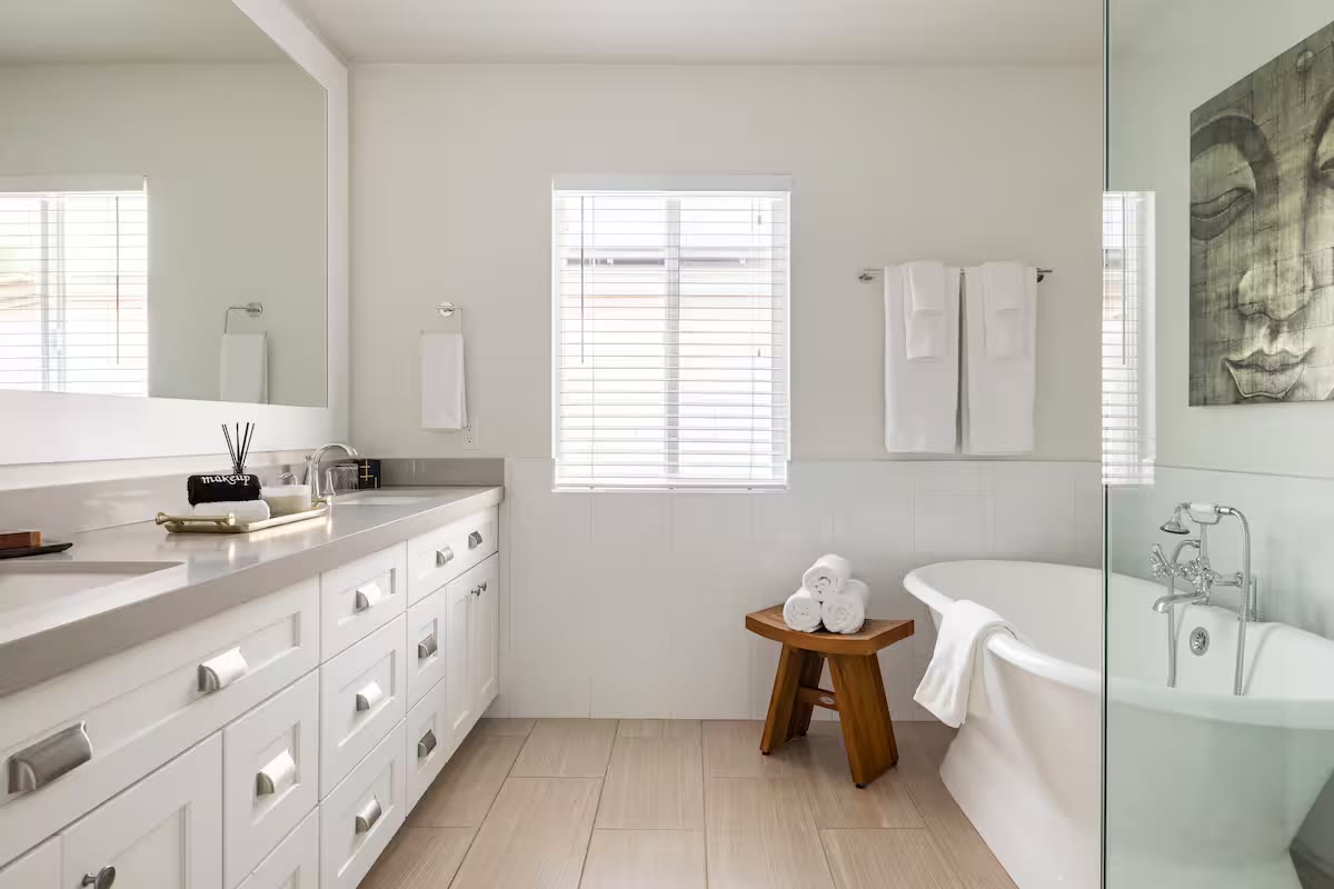 Stylish & Perfect for Families bathroom shower at a direct-booking vacation rental in Phoenix, Arizona