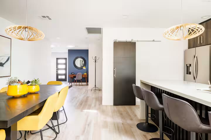 Modern All-En-Suite Home kitchen range at a direct-booking vacation rental in Phoenix, Arizona