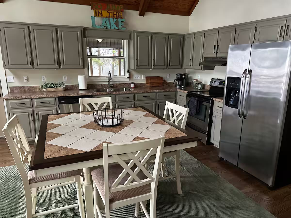 The Angler's Canoe Lake House kitchen dining area at a direct-booking vacation rental in Cedar Bluff, Alabama