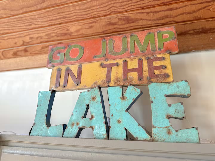 The Angler's Canoe Lake House welcome decor at a direct-booking vacation rental in Cedar Bluff, Alabama