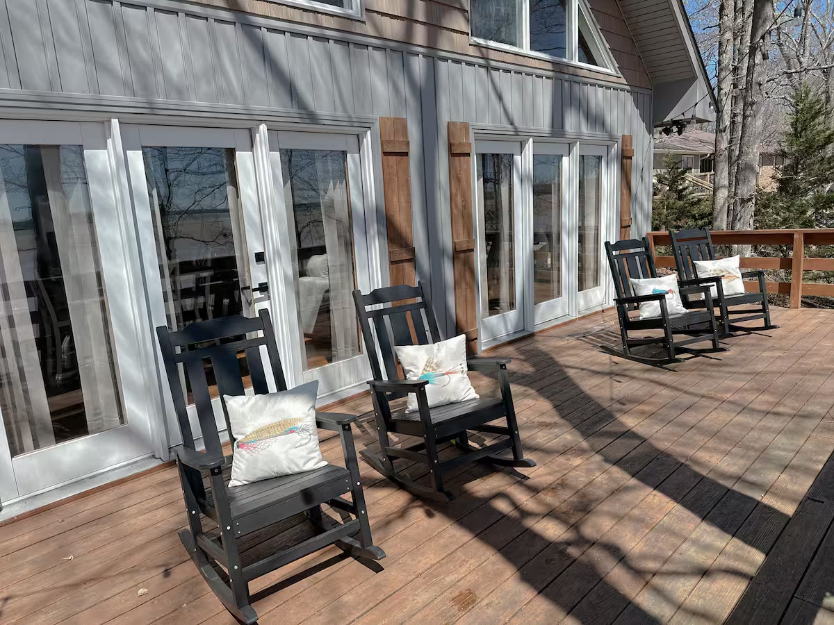 The Angler's Canoe Lake House screened porch seating at a direct-booking vacation rental in Cedar Bluff, Alabama